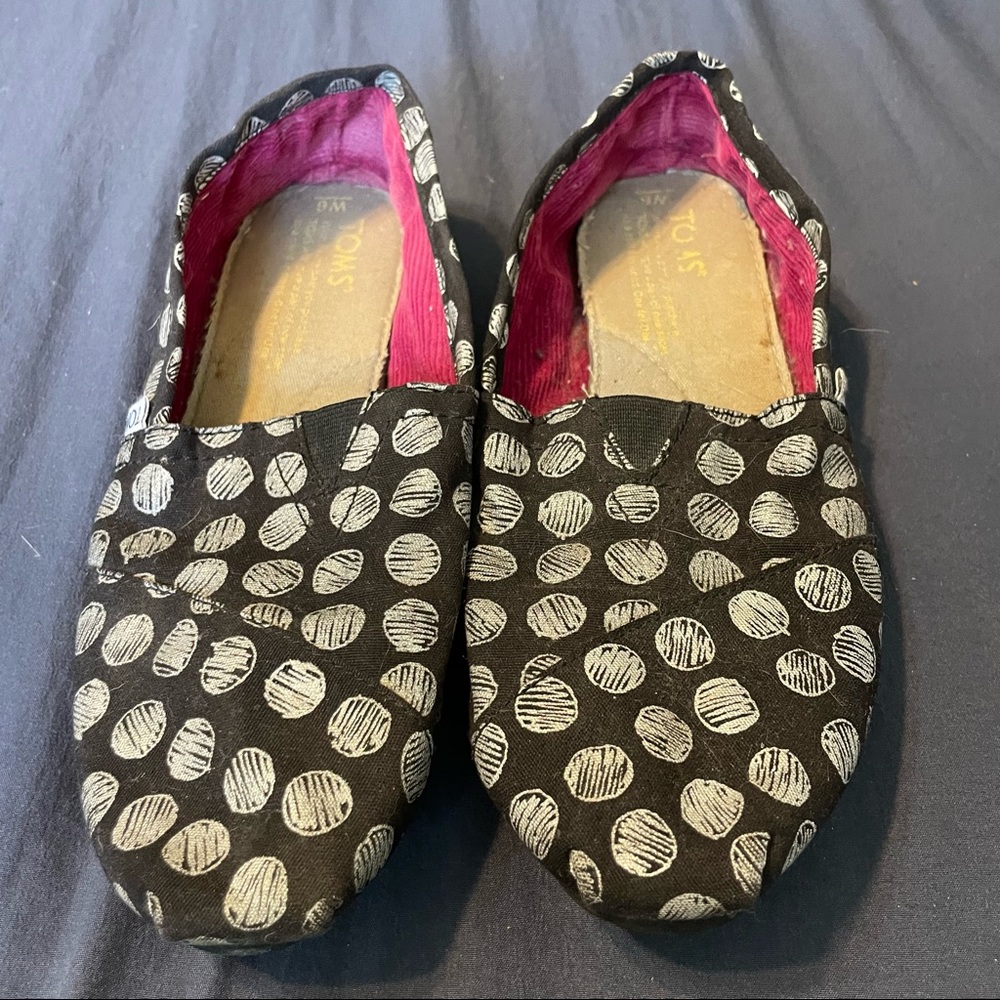 Toms shoes size 6